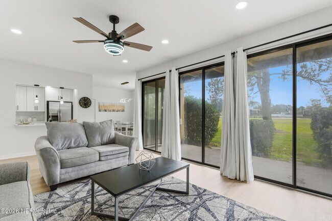 Building Photo - 7602 Las Palmas Way