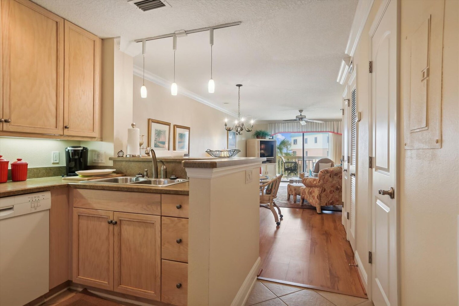 Building Photo - 6100 A1A S
