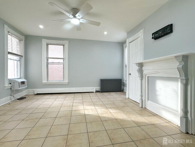 Building Photo - 209 New St