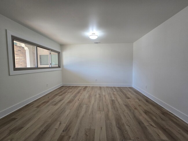 Building Photo - Spacious 3/2/2 - Newly remodeled Kitchen a...