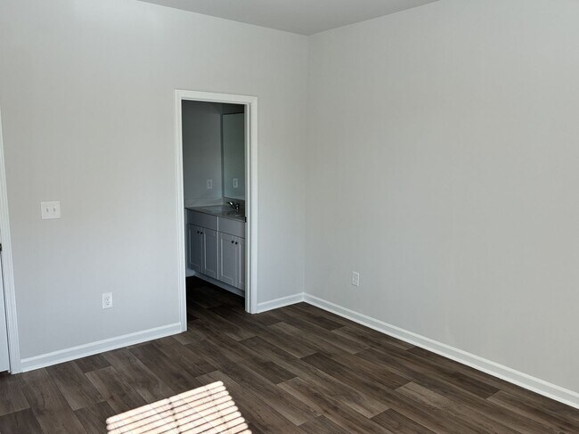 Building Photo - W2045