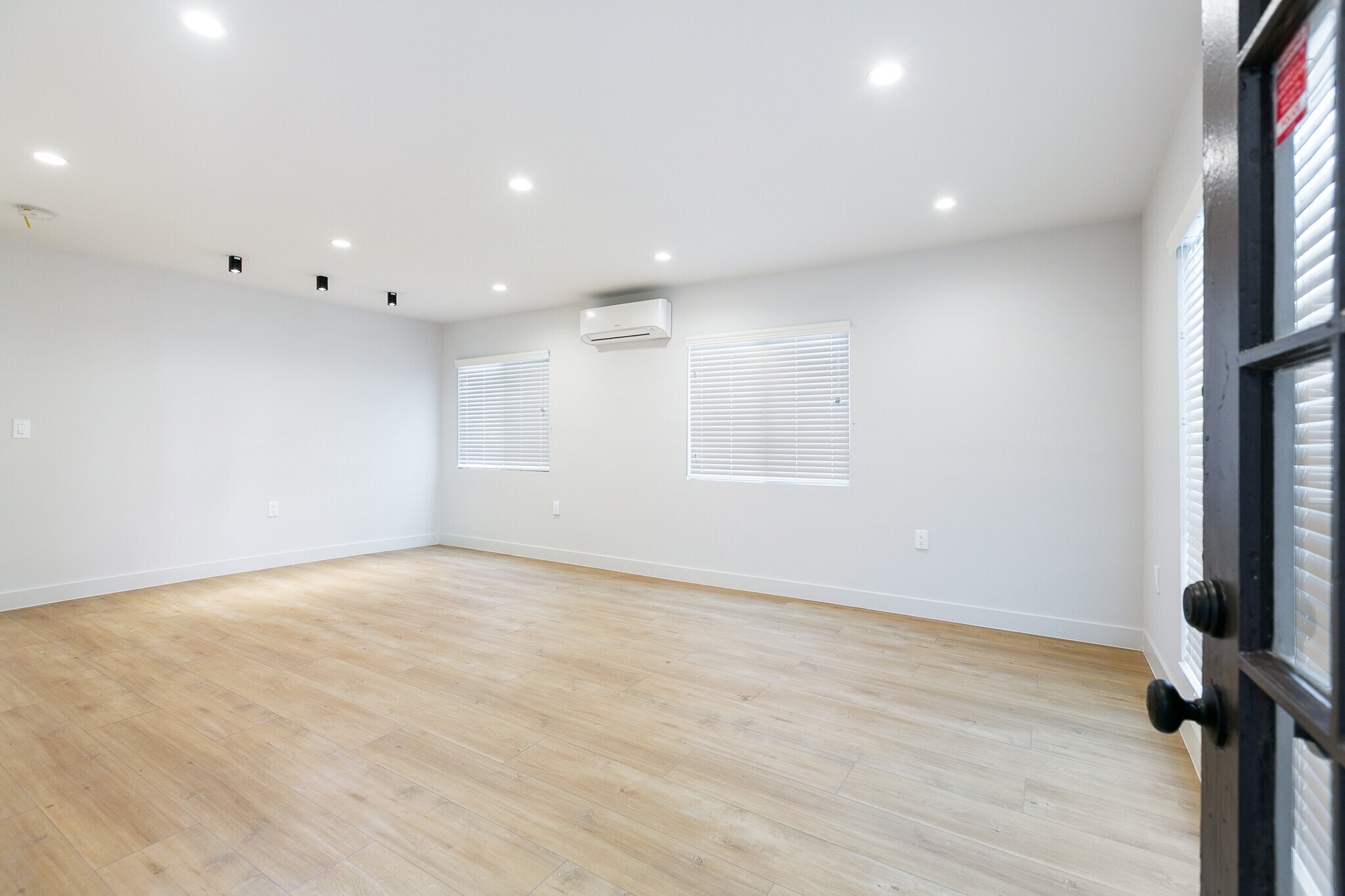 Building Photo - 345 N Heliotrope Dr