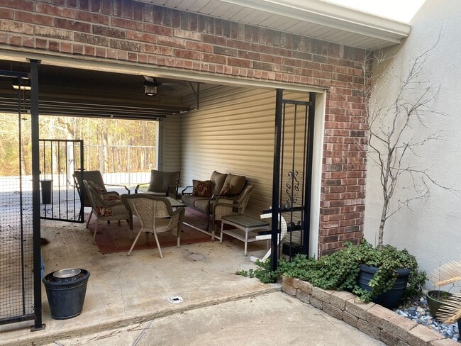 Building Photo - For Rent: Spacious 3 Bed, 2.5 Bath Townhome in Pineville!