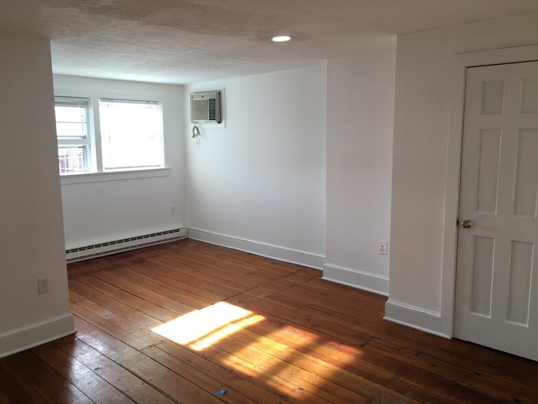 Building Photo - 25 W Boscawen St