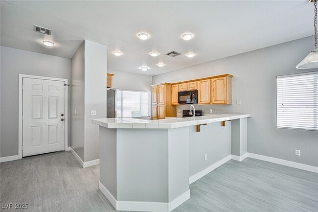 Building Photo - 705 Trixis Pl