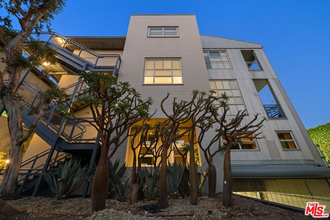 Building Photo - 710 Orlando Ave