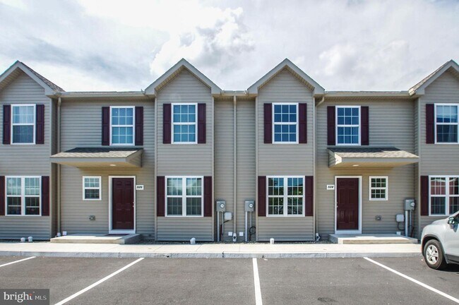 Building Photo - 504 Arietta Ct