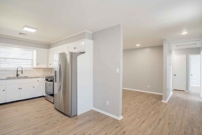 Building Photo - 3 Bedroom Broken Arrow Home, Available for an immediate move in!