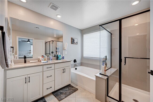 Building Photo - 4160 Elegant Chateau St