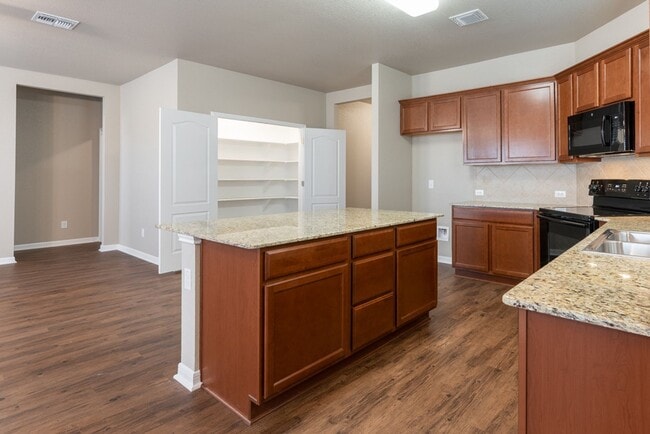Building Photo - 4-Bedroom, 3-Bath Home in Belton ISD – Ove...