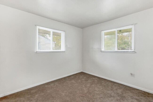 Building Photo - 10772 Spring Garden Dr