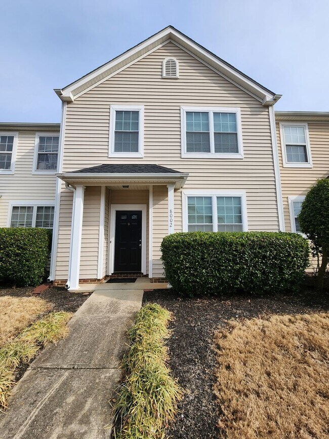 Building Photo - Comfortable 3BD, 2.5BA North Raleigh Townhome with HOA Amenities