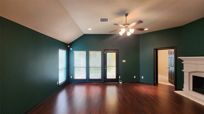 Building Photo - 26107 Lillian Springs