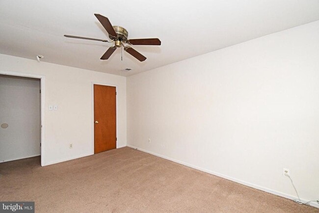 Building Photo - 592 Wrensong Rd