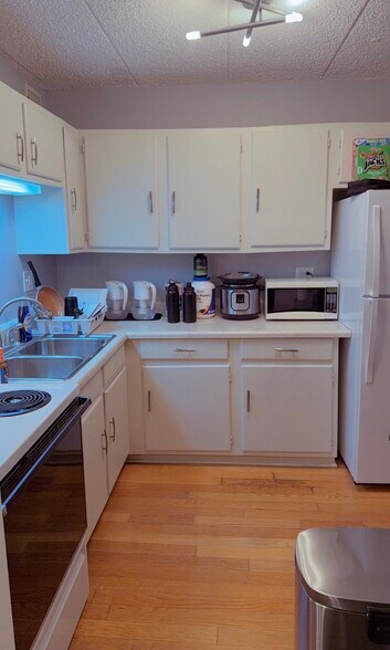 Building Photo - 9098 W Terrace Dr