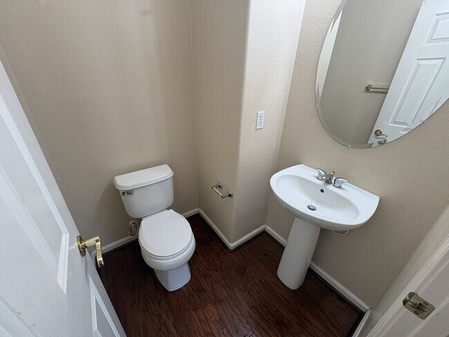 Building Photo - 5637 Lilyview Way