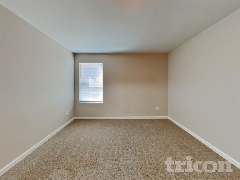 Building Photo - 1705 Sawtooth Ct