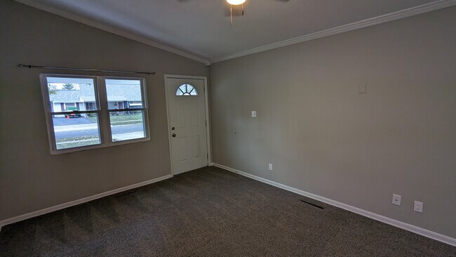 Building Photo - 3840 Homecomer Dr