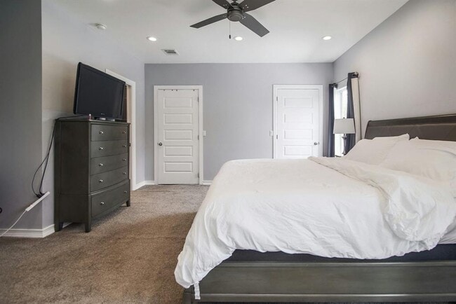 Building Photo - 2109 Maxwell Ln