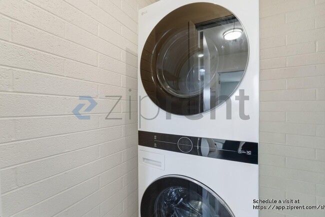 Building Photo - 4142 E Calle Redonda