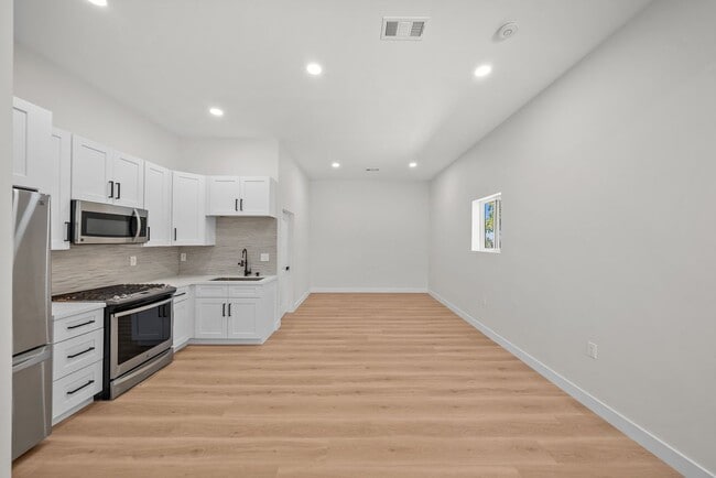 Building Photo - 2333 Ridge View Dr