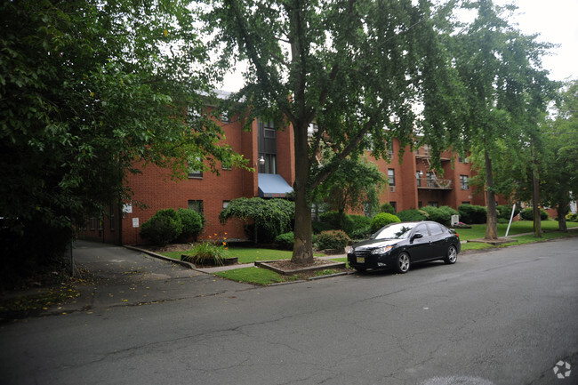 Primary Photo - Jade Apartments