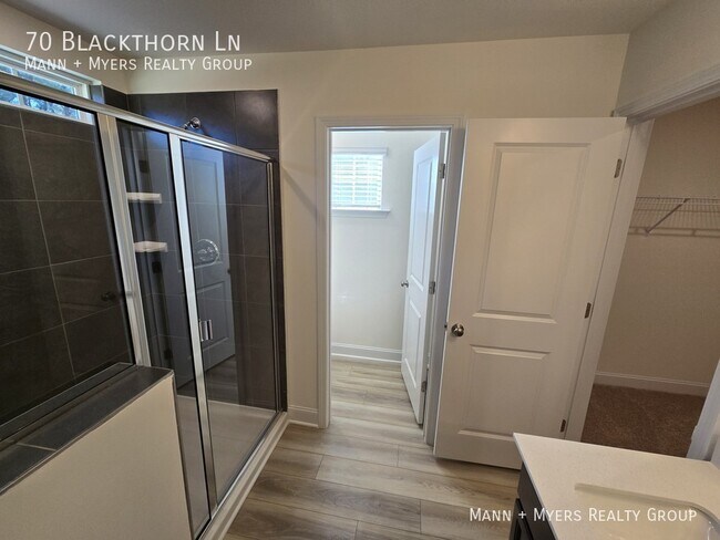 Building Photo - 70 Blackthorn Ln
