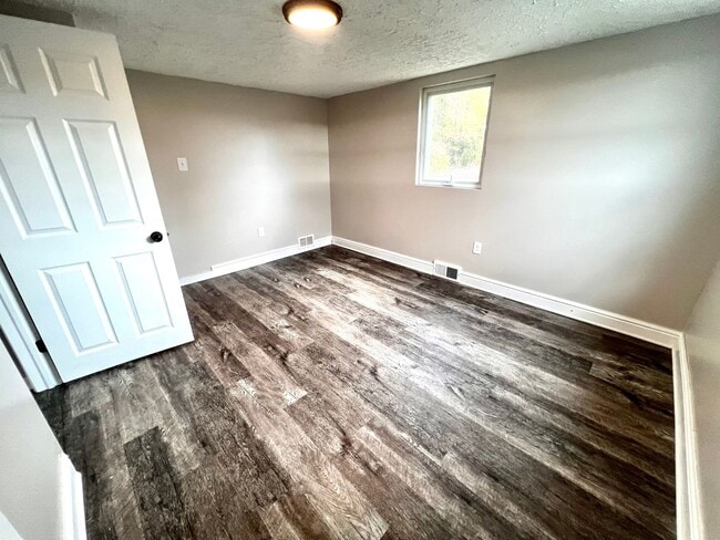 Building Photo - Aliquippa - Stunning 3 Bedroom 1 Bathroom Home