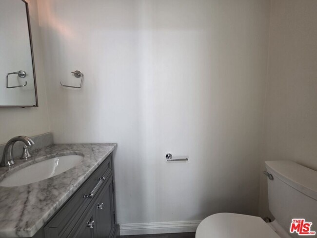 Building Photo - 517 N Francisca Ave