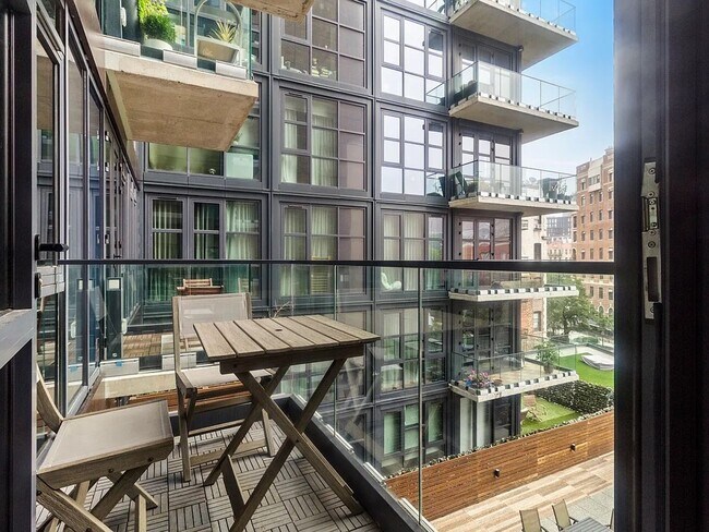 Building Photo - Luxurious and spacious 1 bedroom