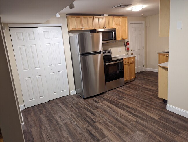 Building Photo - 41 May St