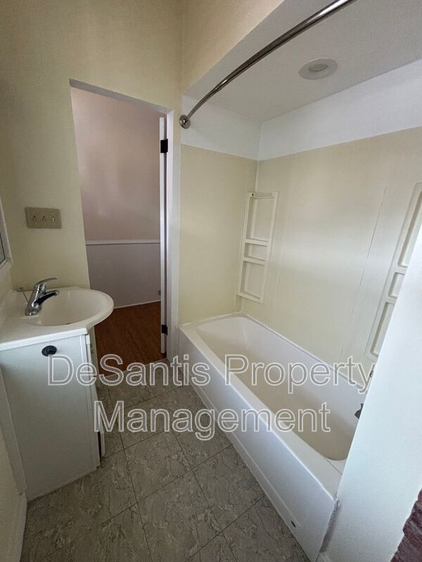 Building Photo - 3037 Pulawski Wy