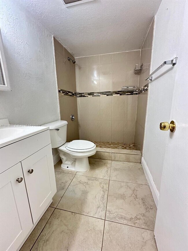 Building Photo - 6705 W 26th Dr