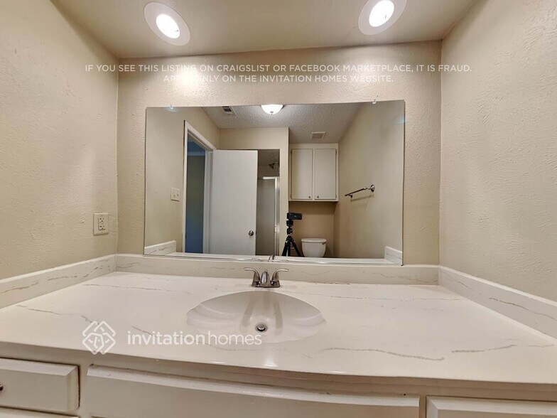 Building Photo - 2114 Valleycrest Dr