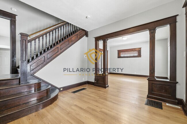 Building Photo - $500 OFF MOVE-IN SPECIAL!!! 4 Bedroom home in Near Downtown Indy! Available Now!