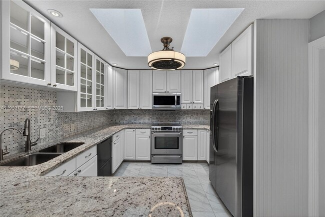 Building Photo - 2801 Coral Shores Dr