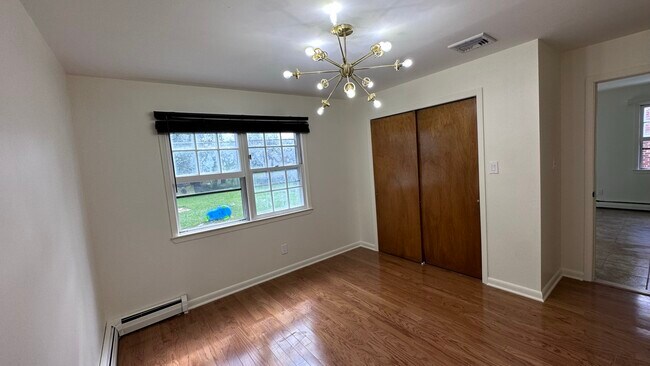 Building Photo - 211 Linden Ave