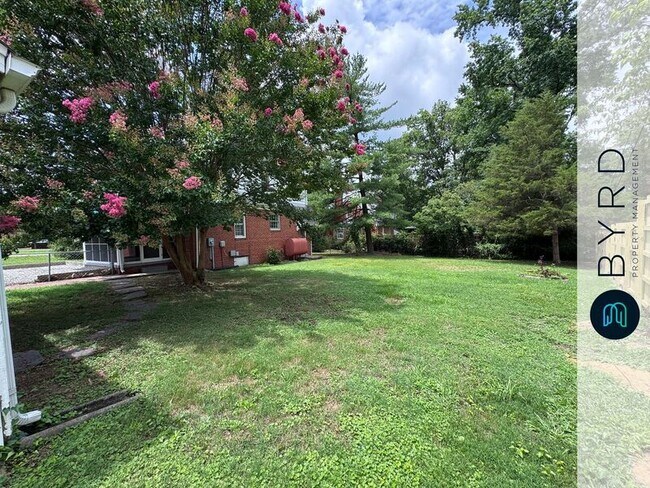 Building Photo - 5914 Monument Ave