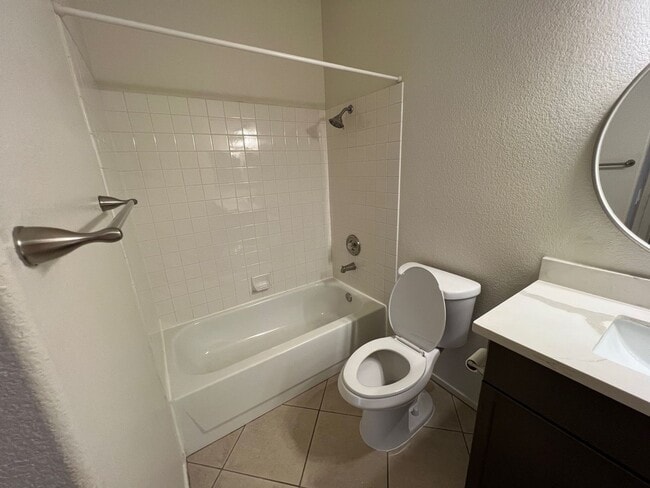 Building Photo - Green Valley Ranch Condo