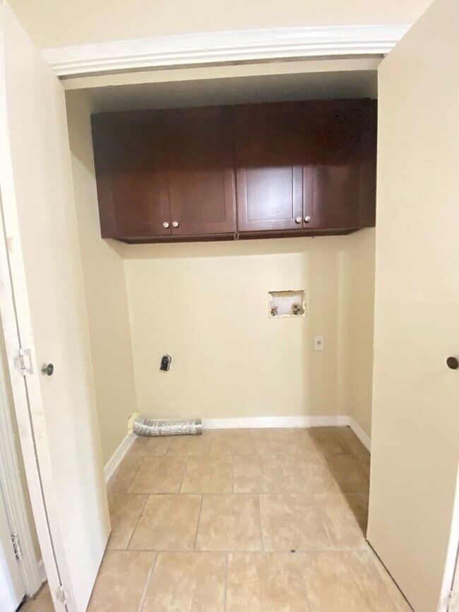 Building Photo - 3023 Toulon Dr