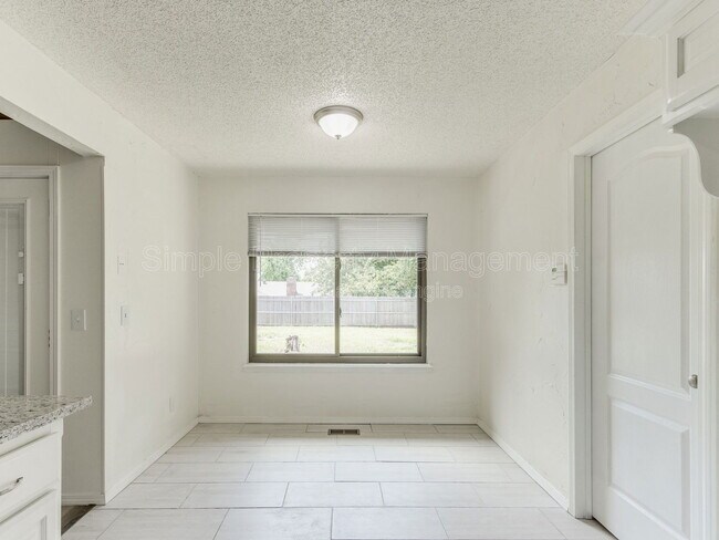 Building Photo - 704 Pepperdine Ave