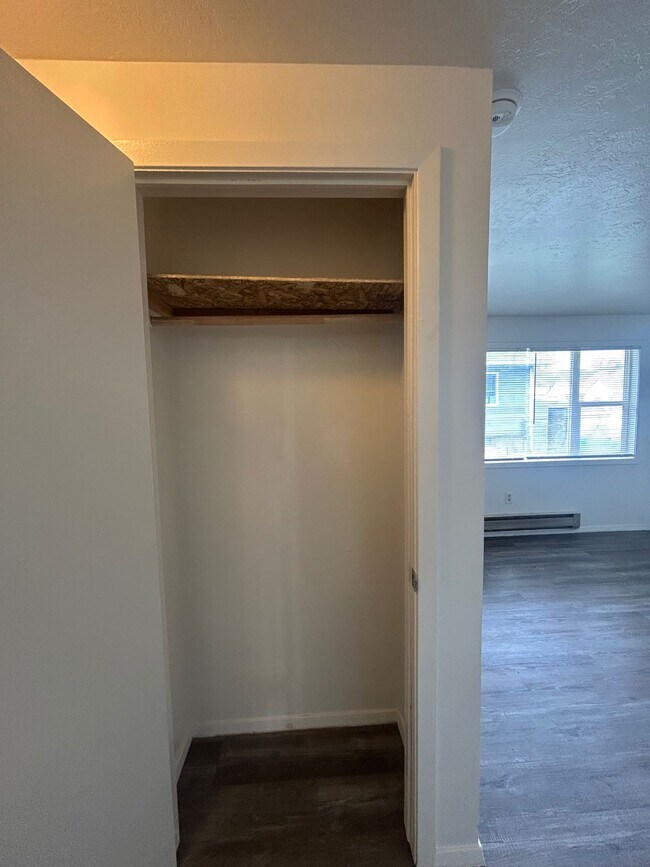 Building Photo - 547 Poole-2