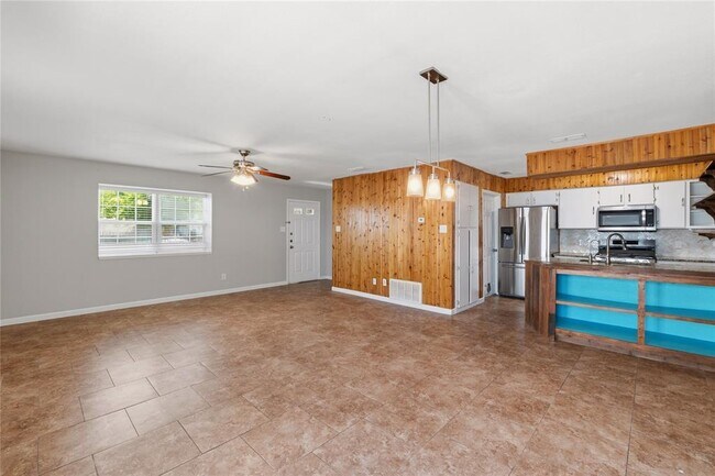 Building Photo - 7000 Shannon Dr