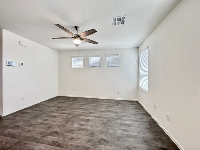 Building Photo - Cozy Newly Build 3 Bed & 2-1/2 Bath Townhome