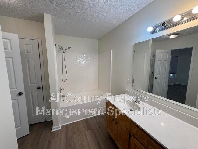 Building Photo - 3690 Oleander Dr