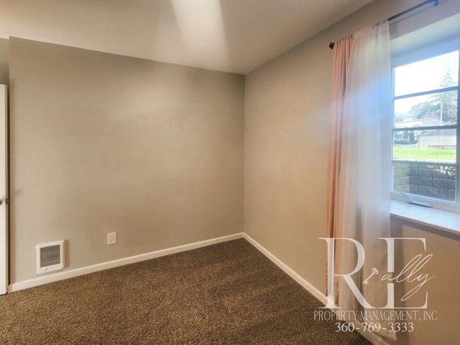 Building Photo - Quality Remodeled 2-Bed in Prime Location