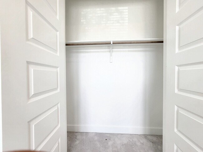 Building Photo - 513 Three Feathers Ct