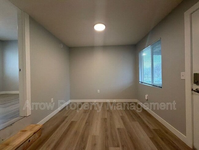 Building Photo - 877 N 26th St