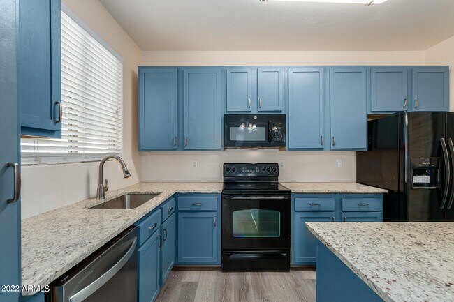 Building Photo - 17410 W Holland Ln
