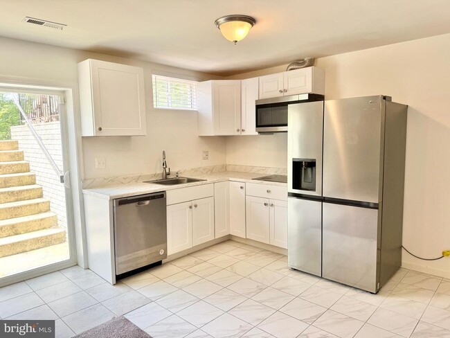 Building Photo - 133 Brooke Point Ct